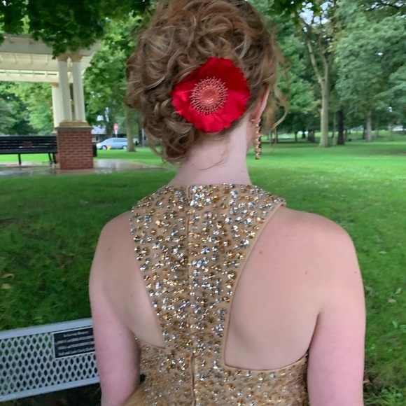 Size 8 Sherri Hill 2 piece gold dress - Picture 4 of 4